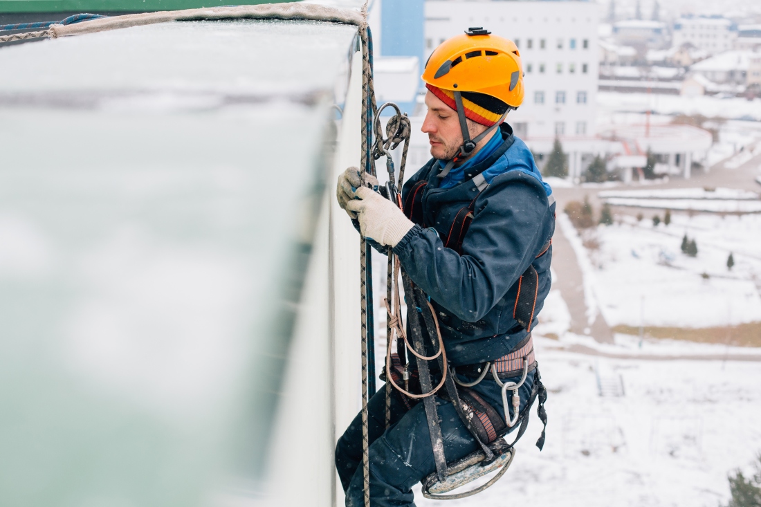 Safety Serv, organisme de formation Luxembourg, port du harnais et travail en hauteur